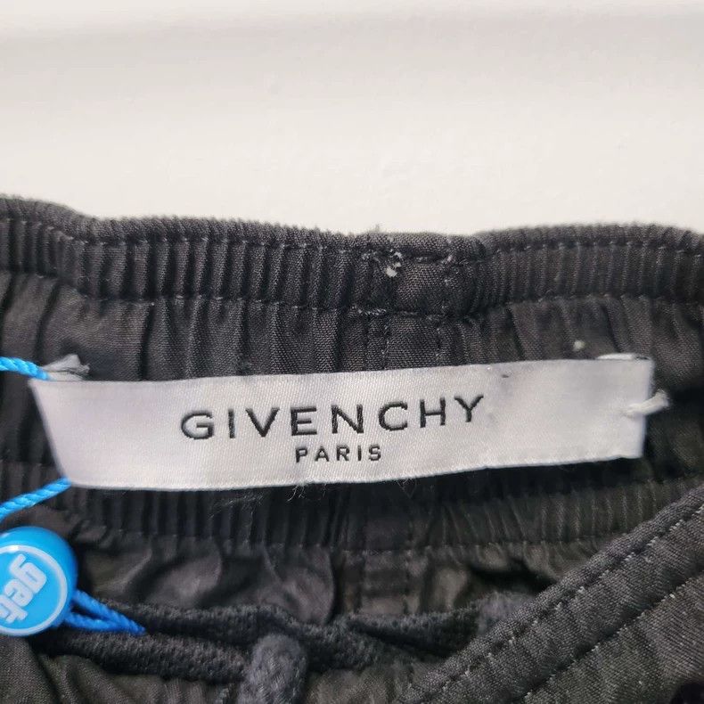 Givenchy Givenchy Black Logo Casual Shorts - dmc Size US 30 / EU 46 - 3 Thumbnail
