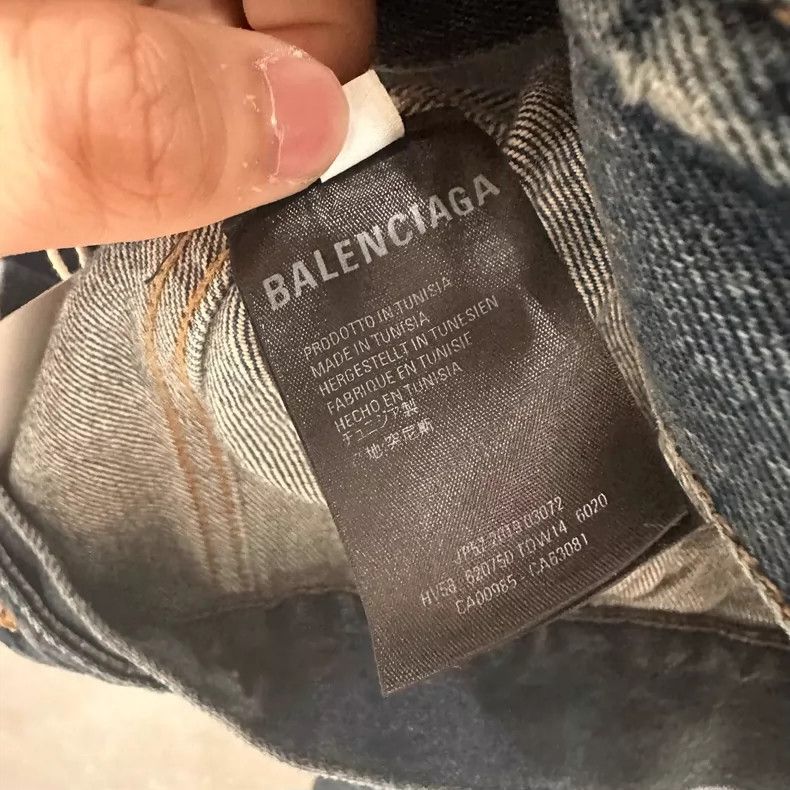 Balenciaga Balenciaga Distressed Embroidered Logo Denim Jacket - dmc Size US M / EU 48-50 / 2 - 7 Thumbnail