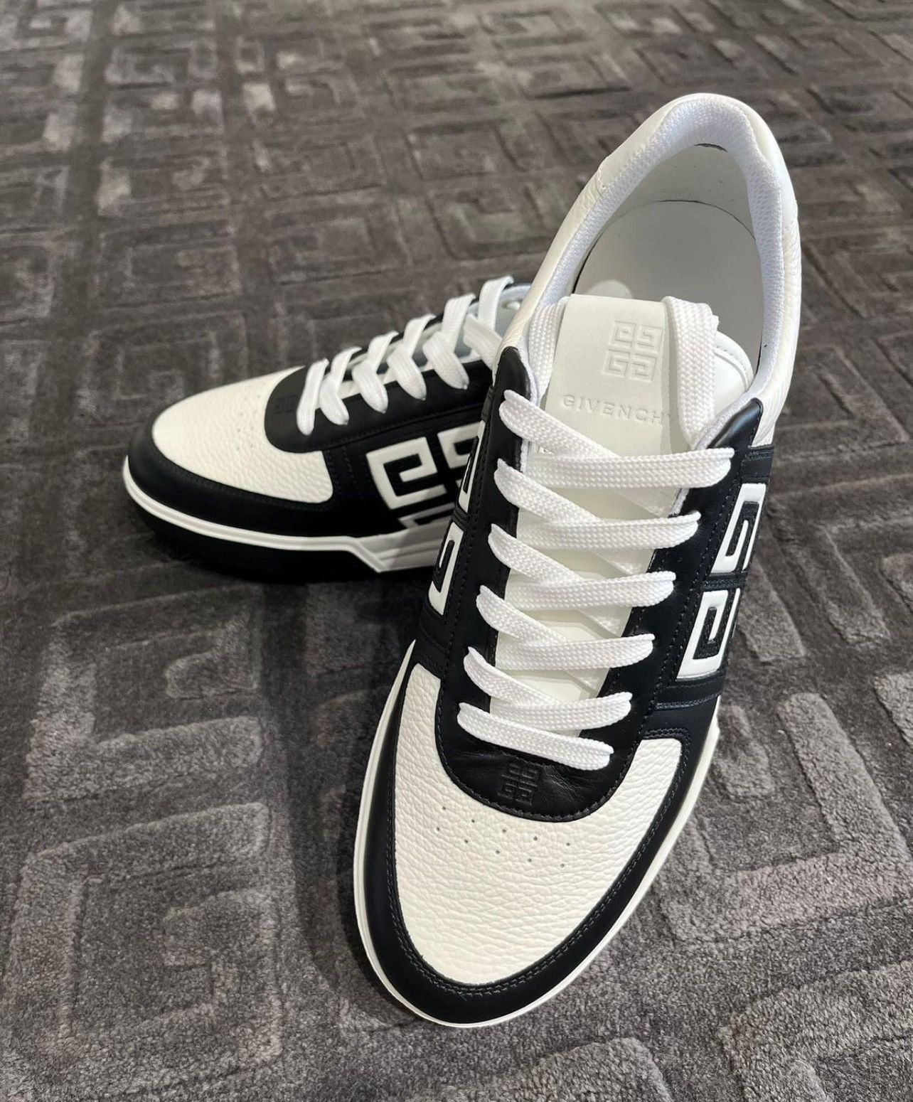 Givenchy Givenchy Square Logo Low Top Sneakers in black and white Size US 6 / EU 39 - 2 Thumbnail
