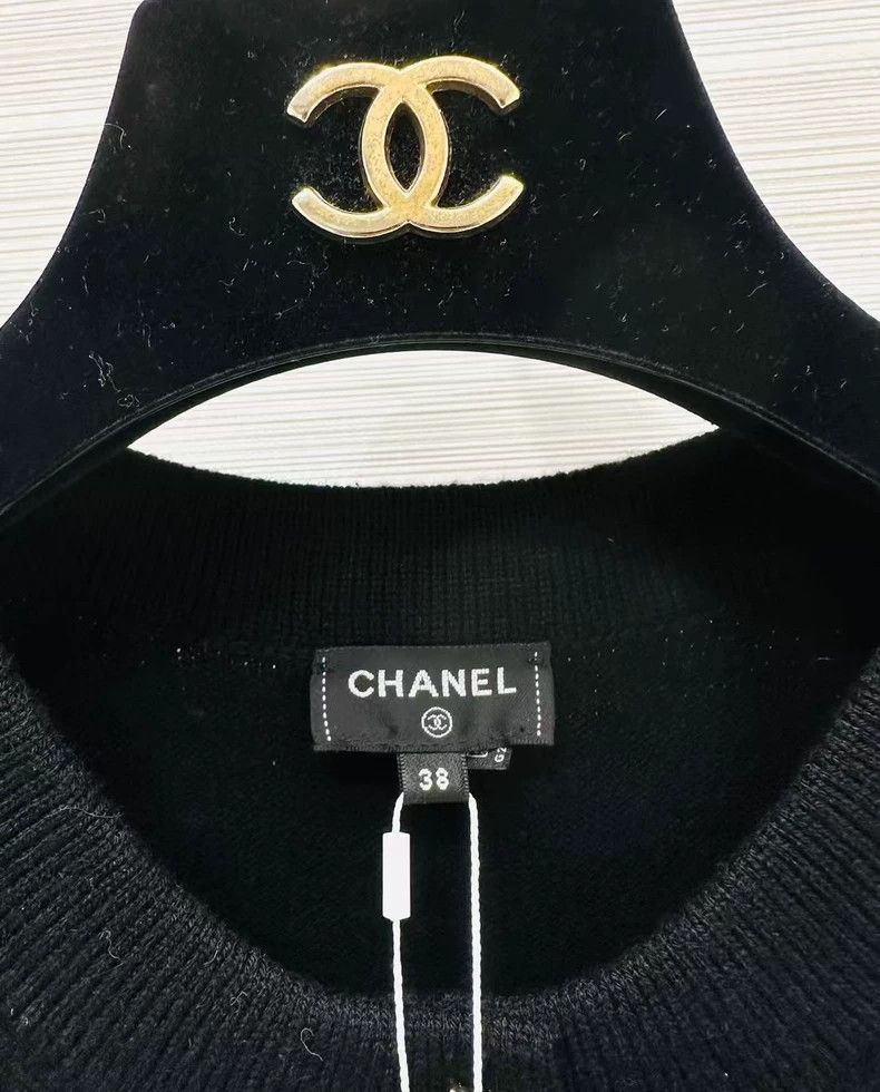 Chanel Chanel 22B Black Badge Button Cardigan Coat - dmc Size US M / EU 48-50 / 2 - 2 Thumbnail