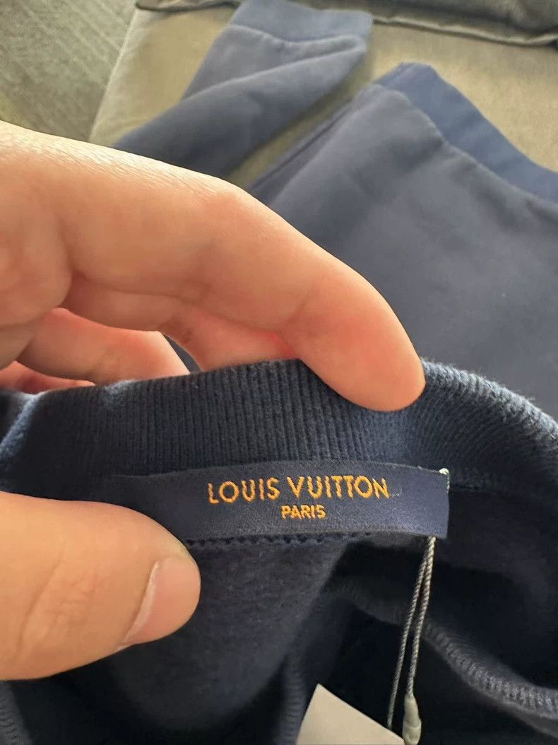 Louis Vuitton Louis Vuitton LV Logo Sweatshirt - dmc Size US XL / EU 56 / 4 - 4 Thumbnail