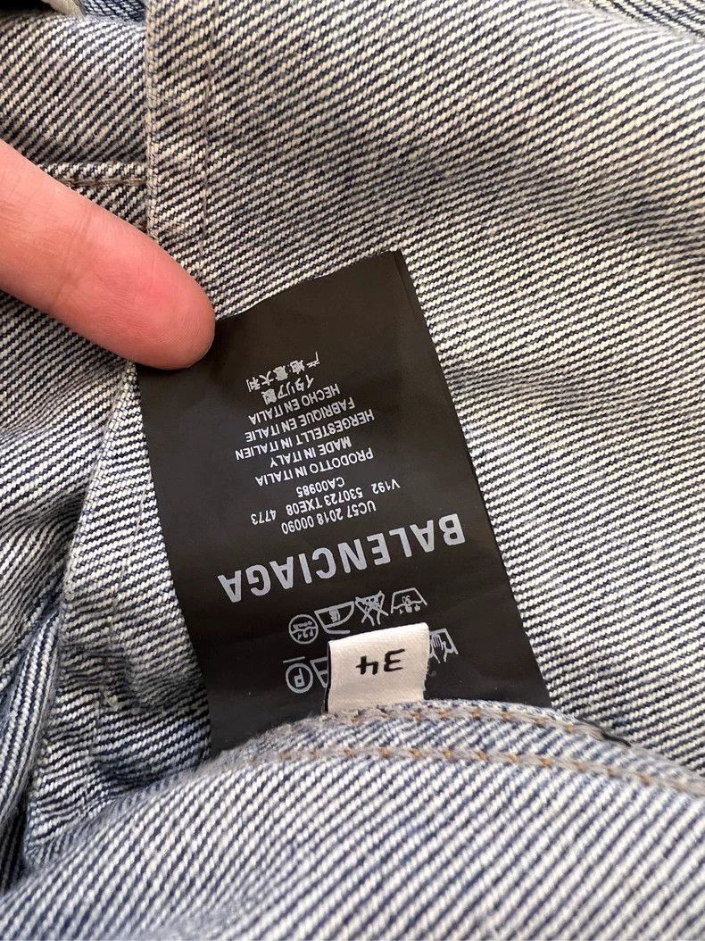 Balenciaga Balenciaga Graffiti Denim Jacket - dmc Size US M / EU 48-50 / 2 - 7 Thumbnail