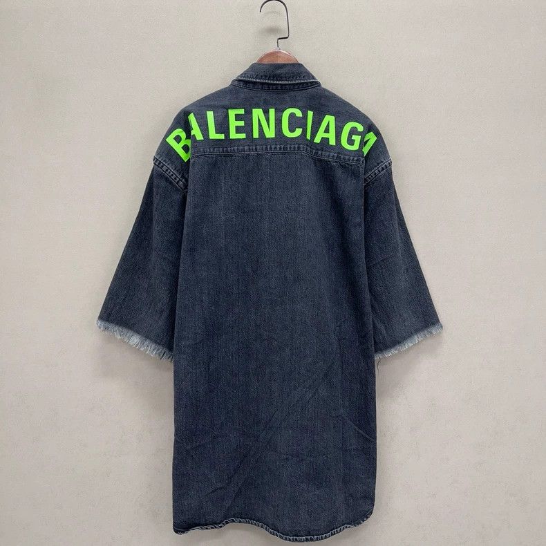 Balenciaga Balenciaga Back Letter Denim Shirt - dmc Size US M / EU 48-50 / 2 - 2 Thumbnail