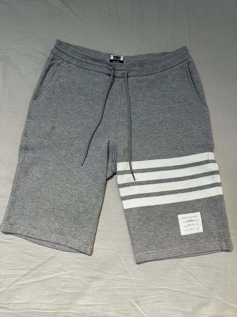 Thom Browne THOM BROWNE Classic Stripe Casual Shorts - dmc Size US 32 / EU 48 - 4 Thumbnail