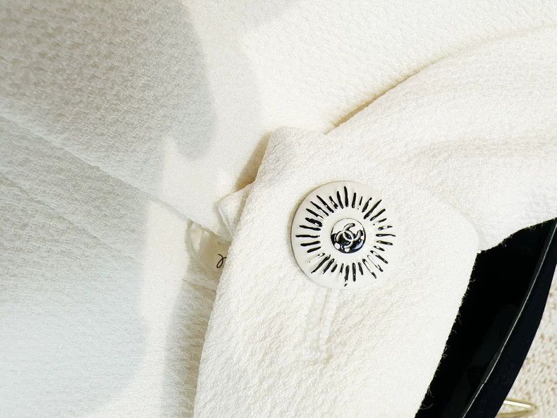 Chanel Chanel Beige Silk Long Sleeve Shirt - dmc Size US M / EU 48-50 / 2 - 3 Thumbnail