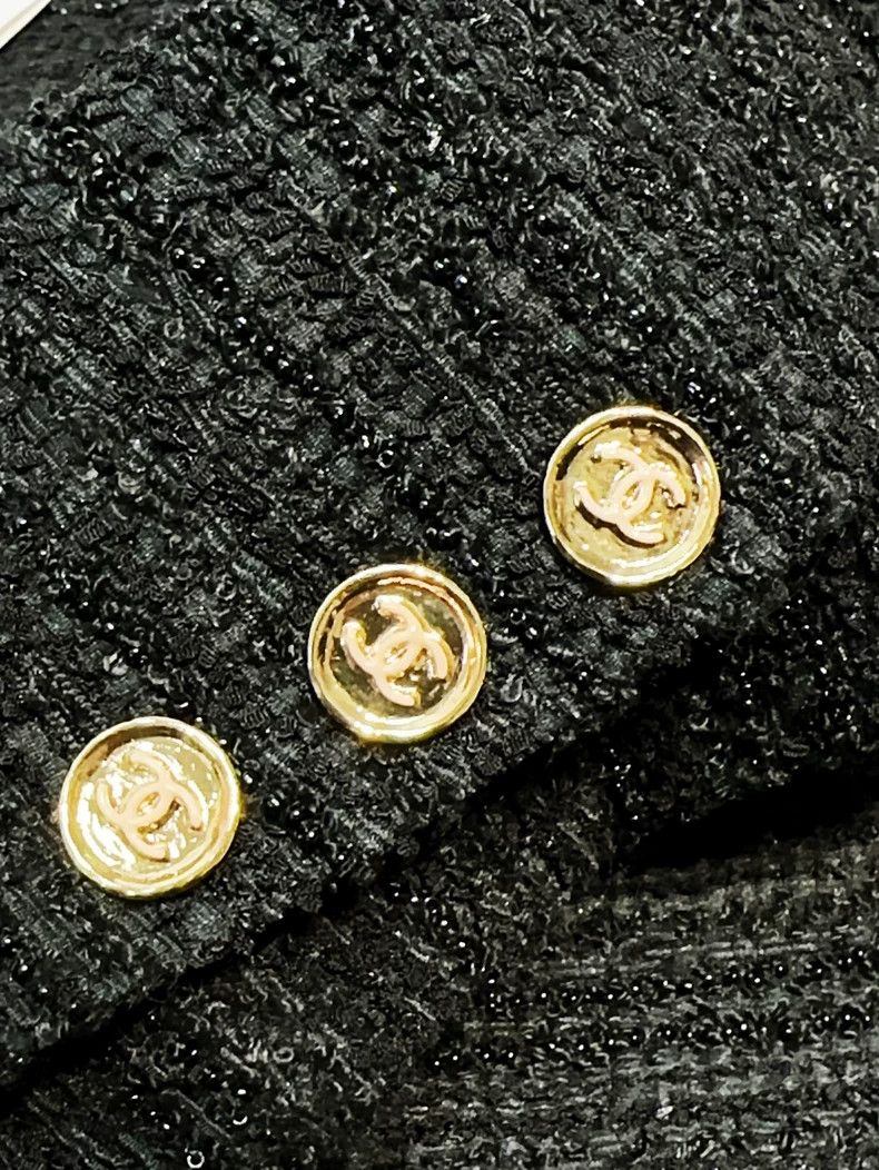 Chanel Chanel 23A Beaded Gold Button Jacket - dmc Size US XS / EU 42 / 0 - 6 Thumbnail