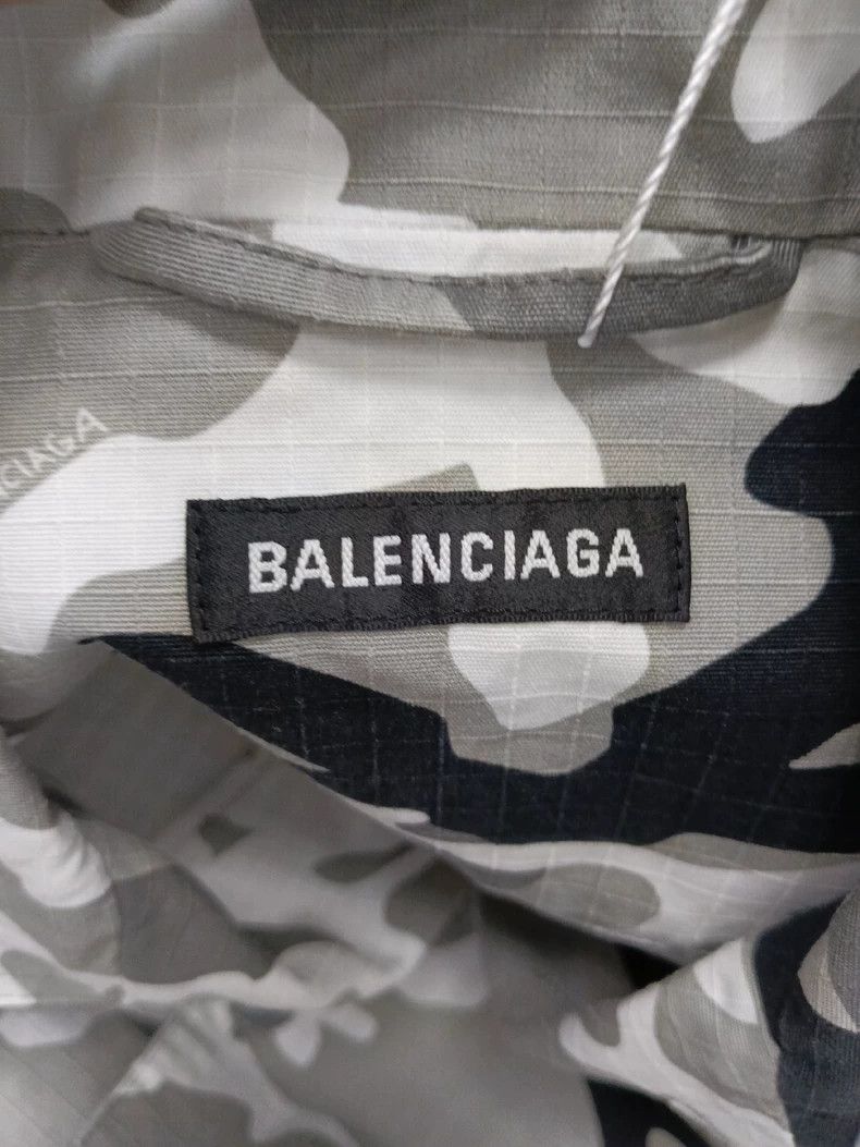 Balenciaga Balenciaga Camo Multi-Pocket Shirt - dmc Size US S / EU 44-46 / 1 - 3 Thumbnail