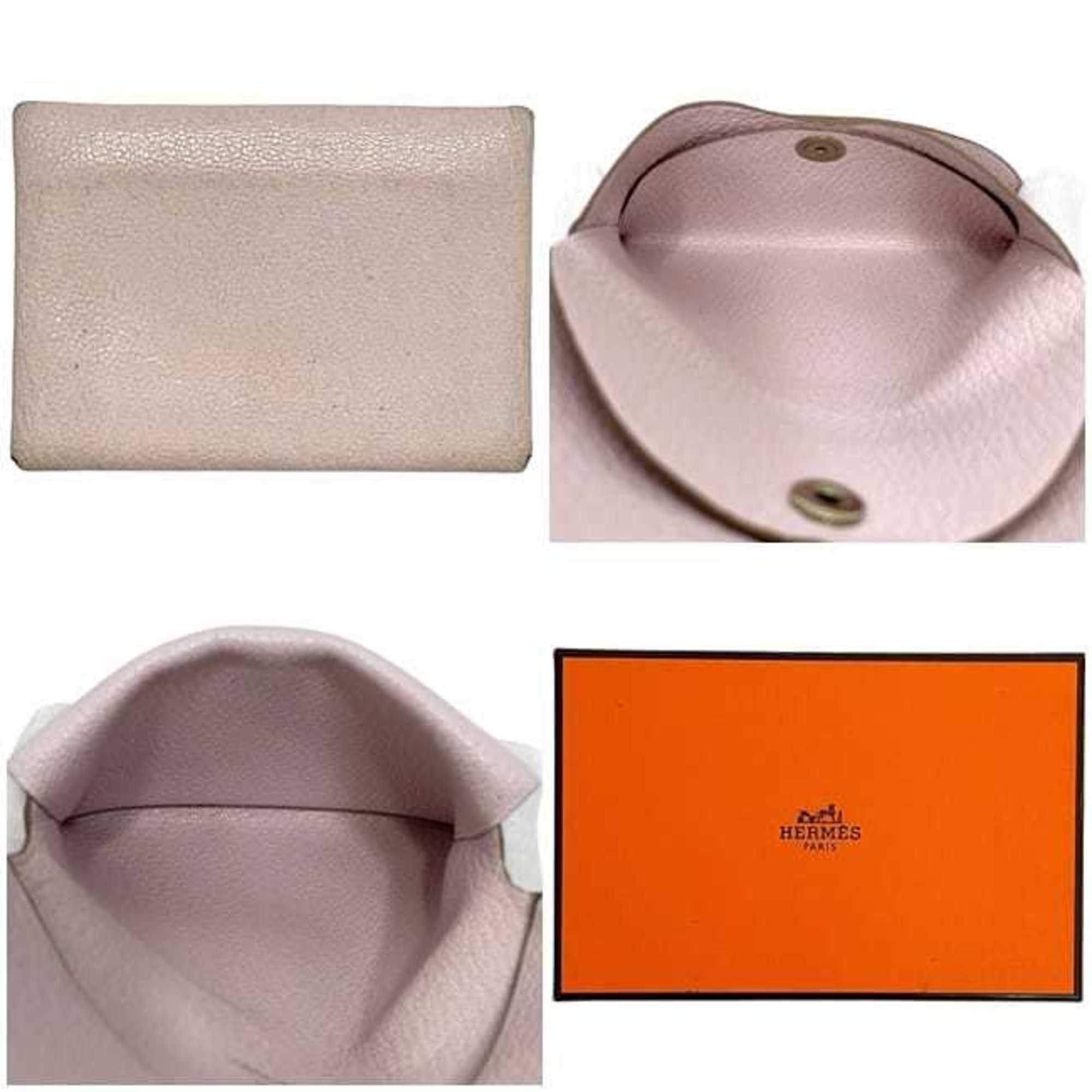 Hermes Hermes Hermès Calvi Duo bifold wallet f-23964 in pink mauve pale leather with a coin purse and Chevre Mysore U stamp. 2022. This compact, is perfect for carrying your belongings. Size ONE SIZE - 4 Thumbnail