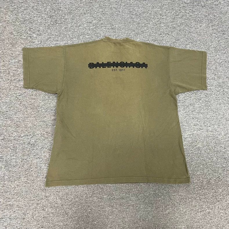 Balenciaga Balenciaga Distressed Short Sleeve T-Shirt - dmc Size US S / EU 44-46 / 1 - 2 Thumbnail