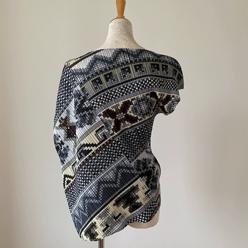 Issey Miyake Issey Miyake Pleated Ethnic Pattern Top - dmc Size US M / EU 48-50 / 2 - 4 Thumbnail
