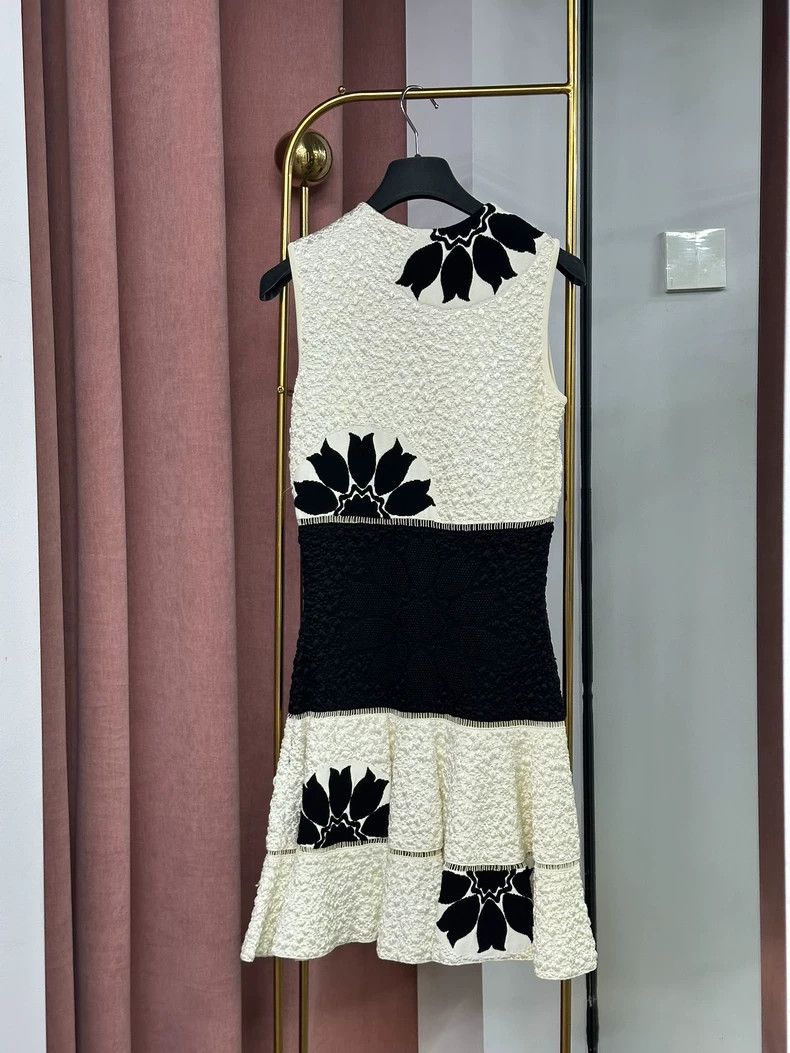 Alexander McQueen Alexander McQueen Sleeveless Knit Dress - dmc Size US S / EU 44-46 / 1 - 3 Thumbnail