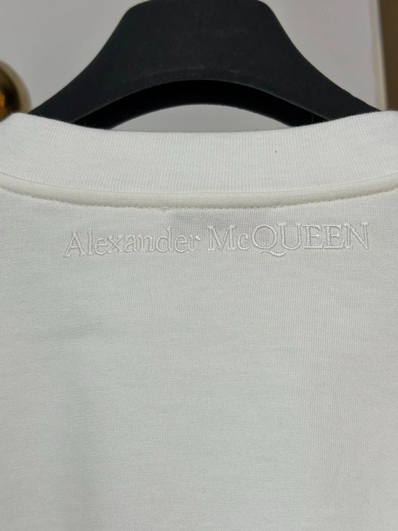 Alexander McQueen Alexander McQueen White Logo Top - dmc Size US M / EU 48-50 / 2 - 5 Thumbnail
