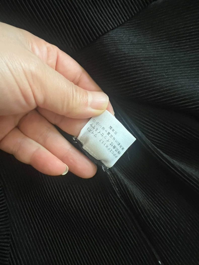 Issey Miyake Issey Miyake Pleated V-Neck Mid-Sleeve Top - dmc Size US M / EU 48-50 / 2 - 3 Thumbnail