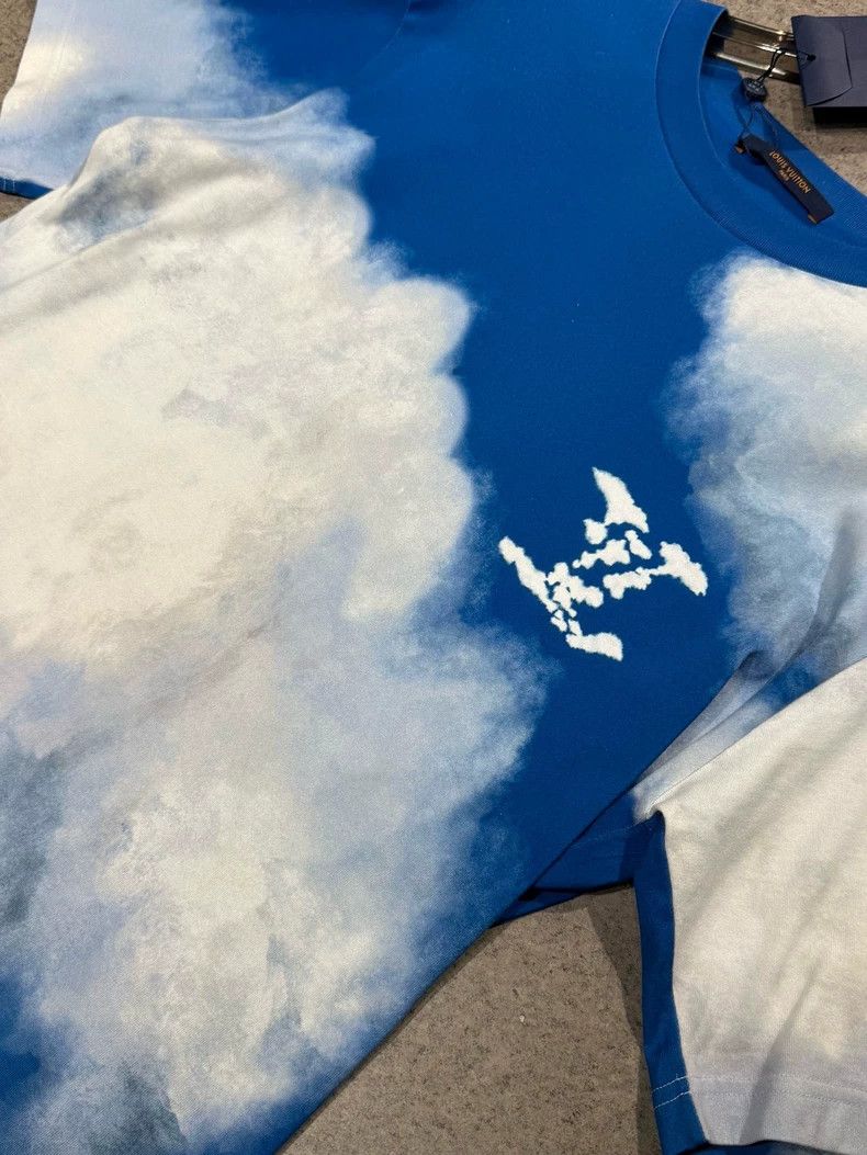 Louis Vuitton Louis Vuitton Blue Sky White Cloud Short-sleeve T-shirt-yf Size US XXL / EU 58 / 5 - 3 Thumbnail