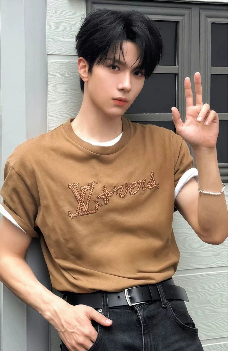 Louis Vuitton Louis Vuitton Rope Knot Embroidered Logo Tee-yf Size US XXL / EU 58 / 5 - 7 Thumbnail