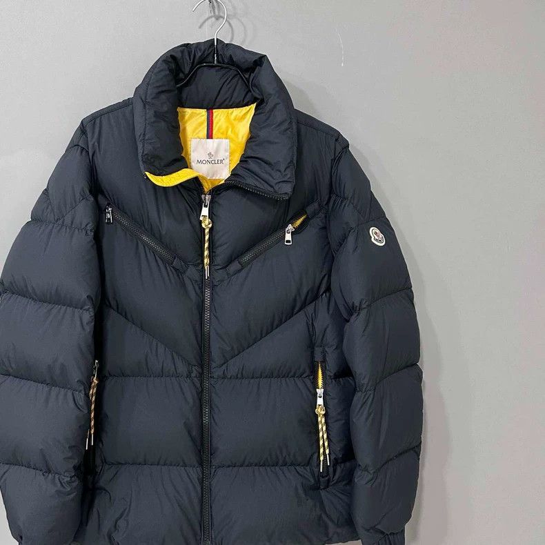 Moncler Moncler Solid Logo Puffer Jacket-yf Size US M / EU 48-50 / 2 - 2 Thumbnail