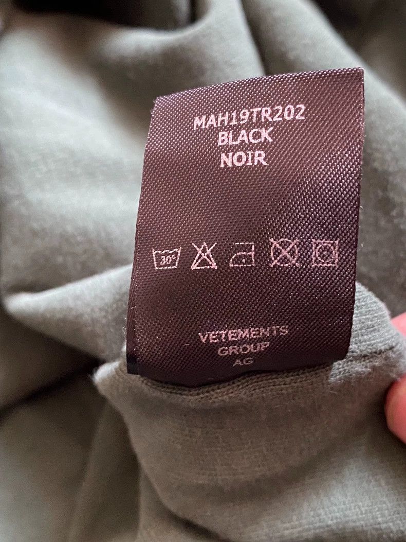 Vetements Vetements Logo Long Sleeve Sweatshirt-yf Size US S / EU 44-46 / 1 - 9 Thumbnail