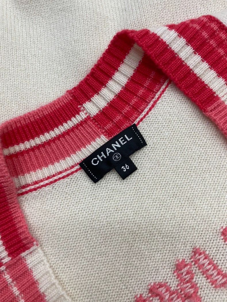 Chanel Chanel V-neck Hollow-out LOGO Button Cashmere Knit Cardigan - dmc Size US S / EU 44-46 / 1 - 5 Thumbnail