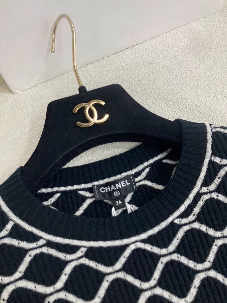 Chanel Chanel Black Quilted Short-Sleeve Top - dmc Size US XS / EU 42 / 0 - 5 Thumbnail