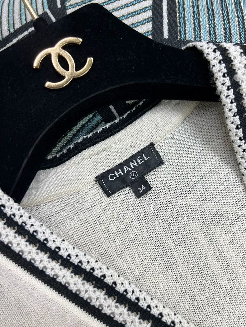 Chanel Chanel White V-Neck Knit Dress - dmc Size US S / EU 44-46 / 1 - 4 Thumbnail