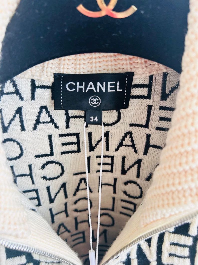 Chanel Chanel 19AW Letter Embossed Knit Jacket - dmc Size US S / EU 44-46 / 1 - 2 Thumbnail
