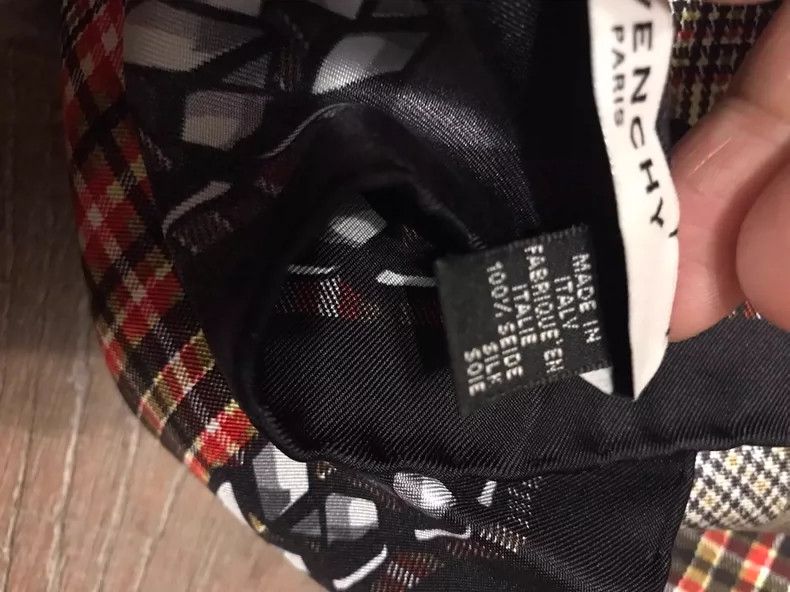 Givenchy Givenchy Silk Scarf with Dog Print - dmc Size ONE SIZE - 4 Thumbnail