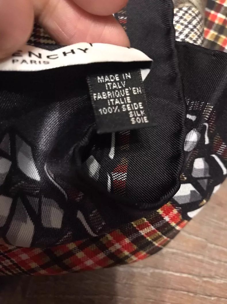 Givenchy Givenchy Silk Scarf with Dog Print - dmc Size ONE SIZE - 5 Thumbnail