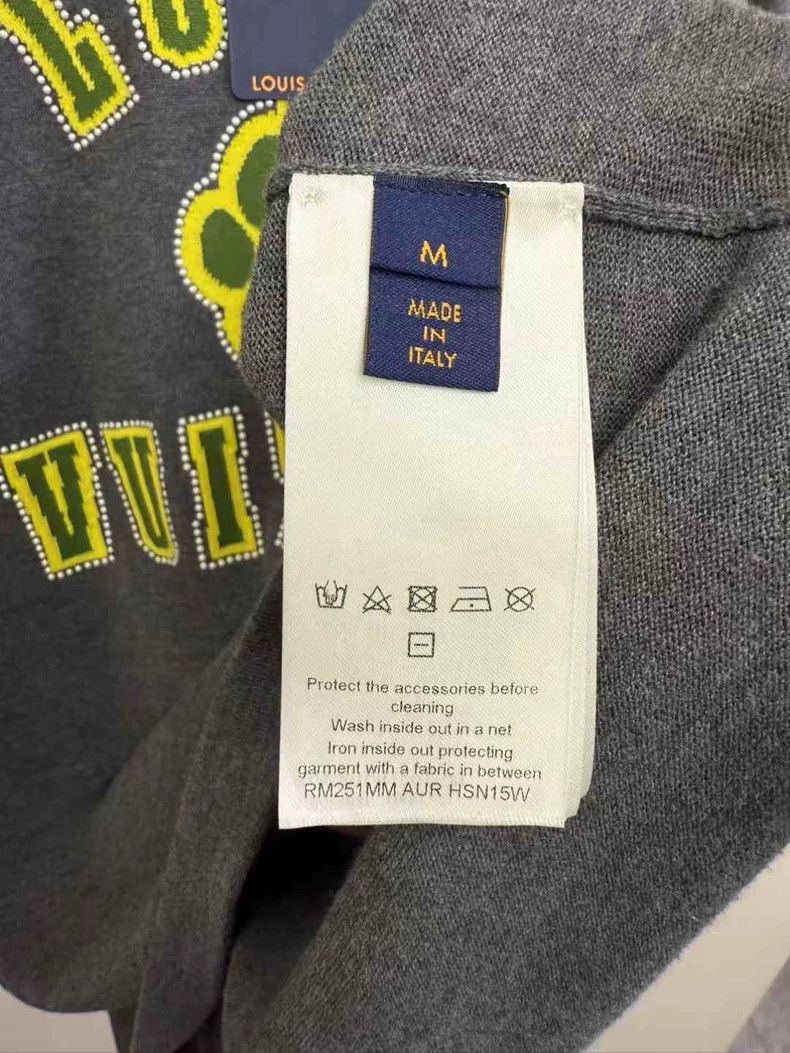 Louis Vuitton Louis Vuitton Gray Paw Logo Knit Tee-yf Size US M / EU 48-50 / 2 - 3 Thumbnail