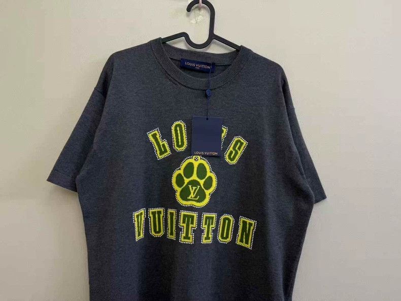Louis Vuitton Louis Vuitton Gray Paw Logo Knit Tee-yf Size US M / EU 48-50 / 2 - 2 Thumbnail