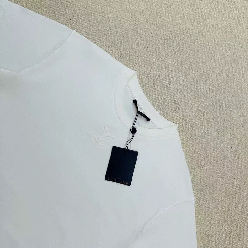 Louis Vuitton Louis Vuitton Embossed Logo Short Sleeve Tee-yf Size US M / EU 48-50 / 2 - 3 Thumbnail