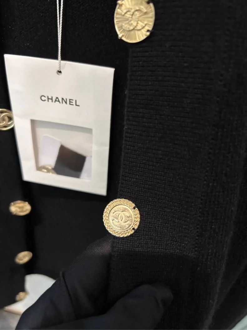 Chanel Chanel 22 Gold Button Cashmere Cardigan - dmc Size US S / EU 44-46 / 1 - 4 Thumbnail
