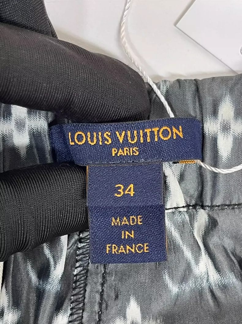 Louis Vuitton Louis Vuitton Gray Logo Print Casual Shorts-yf Size US 34 / EU 50 - 4 Thumbnail