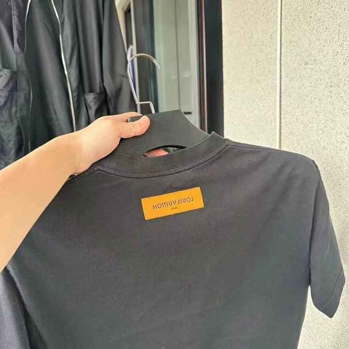 Louis Vuitton Louis Vuitton 3D Embroidered Short Sleeve Tee - dmc Size US S / EU 44-46 / 1 - 5 Thumbnail