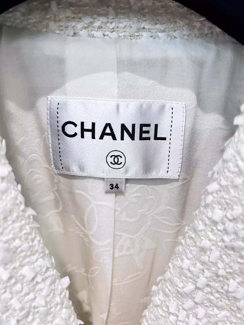 Chanel Chanel Cruise Pearl Button White Blazer - dmc Size US S / EU 44-46 / 1 - 2 Thumbnail