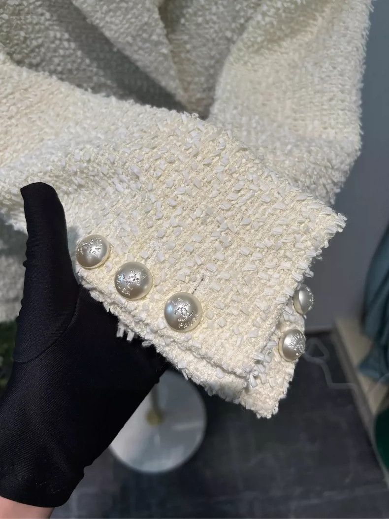 Chanel Chanel Cruise Pearl Button White Blazer - dmc Size US S / EU 44-46 / 1 - 3 Thumbnail
