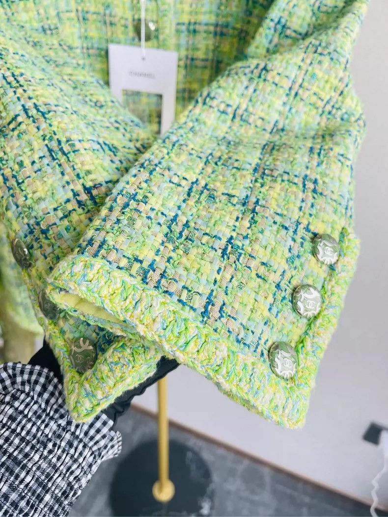 Chanel Chanel 2019 Green Tweed Jacket - dmc Size US S / EU 44-46 / 1 - 2 Thumbnail