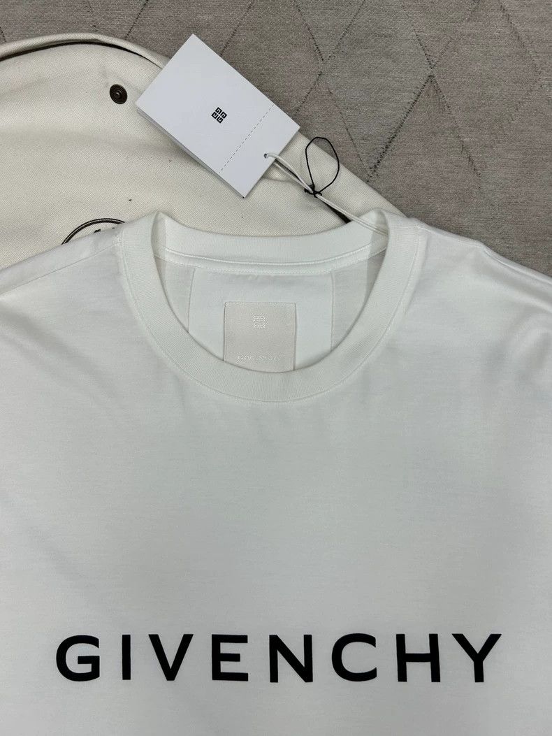 Givenchy Givenchy 24SS Logo Short Sleeve T-shirt - dmc Size US S / EU 44-46 / 1 - 2 Thumbnail