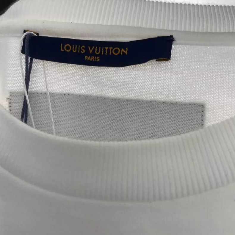 Louis Vuitton Louis Vuitton White Snow Mountain Logo Short Sleeve - dmc Size US XXL / EU 58 / 5 - 6 Thumbnail