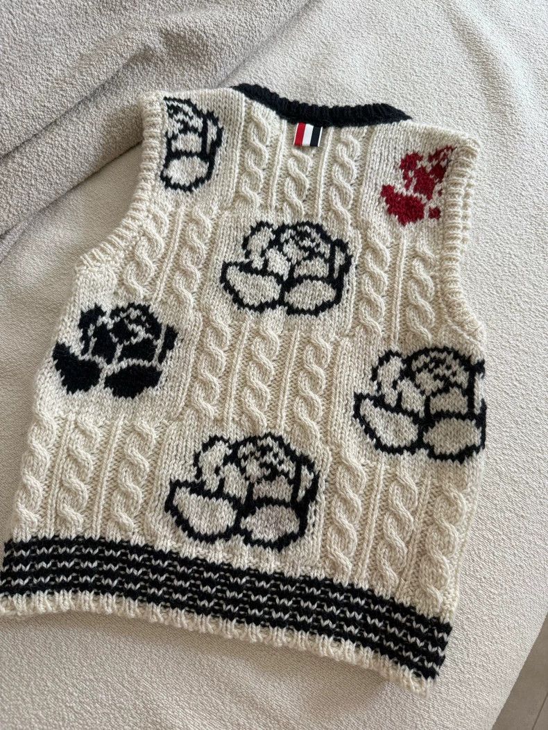 Thom Browne Thom Browne Floral Knit Sweater Vest - dmc Size US M / EU 48-50 / 2 - 3 Thumbnail