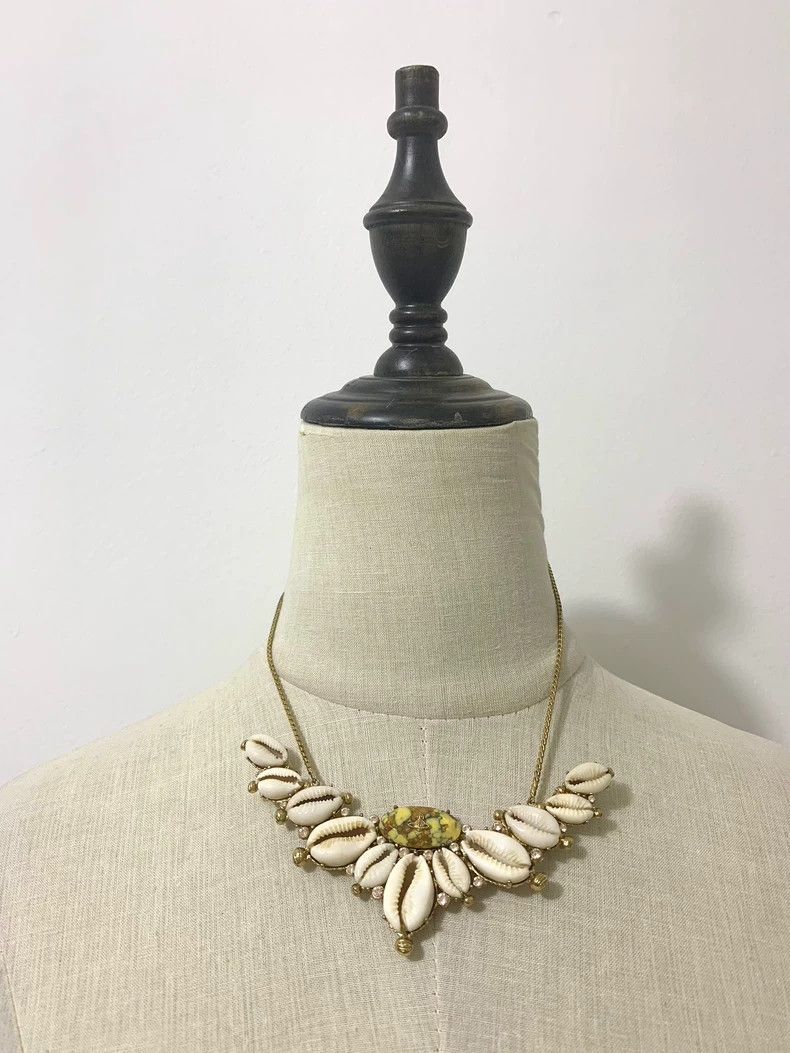 Vivienne Westwood Vivienne Westwood Vintage Shell Necklace - dmc Size ONE SIZE - 2 Thumbnail