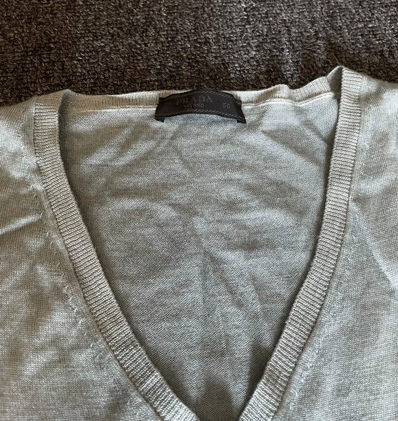 Prada Prada V-Neck Wool Sweater-yf Size US L / EU 52-54 / 3 - 3 Thumbnail