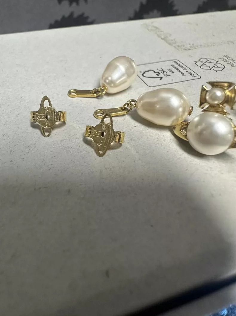 Vivienne Westwood Vivienne Westwood Pearl Saturn Earrings - dmc Size ONE SIZE - 6 Thumbnail