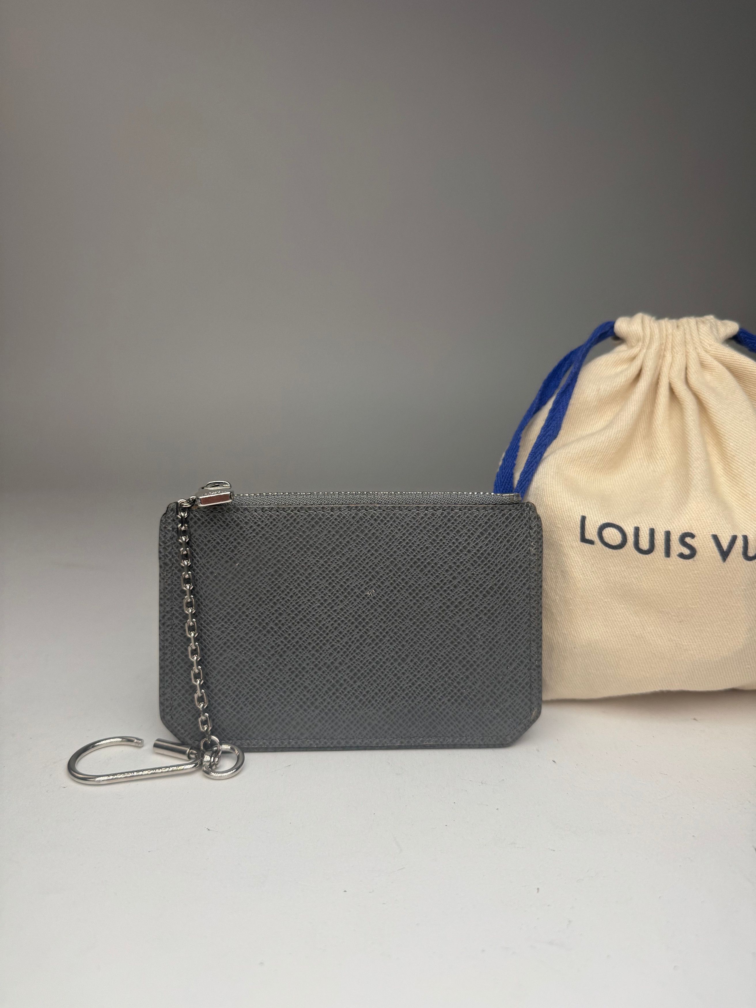 Louis Vuitton Vintage Le Dauphine Leather Card Holder Grey Size ONE SIZE - 3 Thumbnail