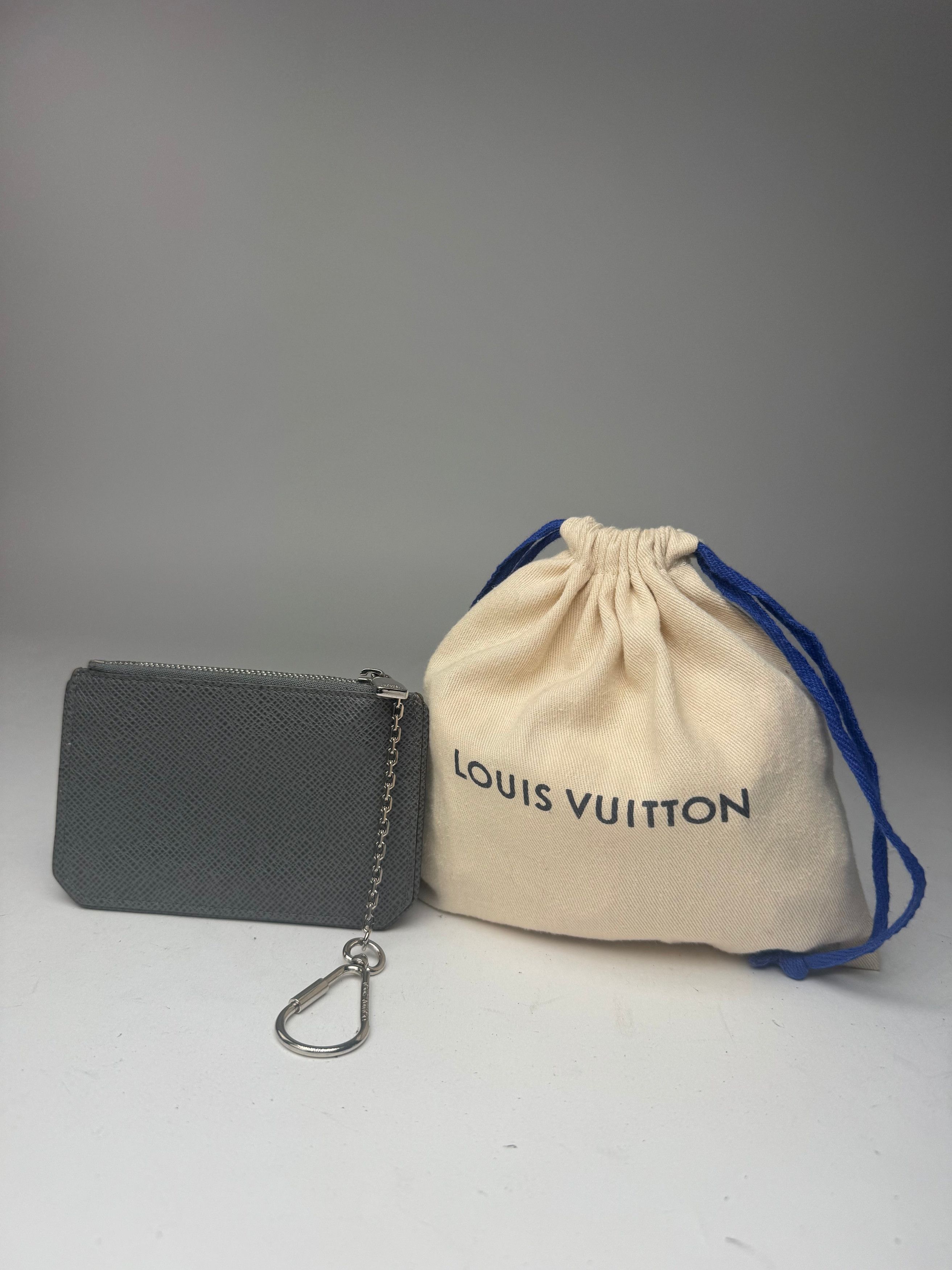 Louis Vuitton Vintage Le Dauphine Leather Card Holder Grey Size ONE SIZE - 8 Thumbnail