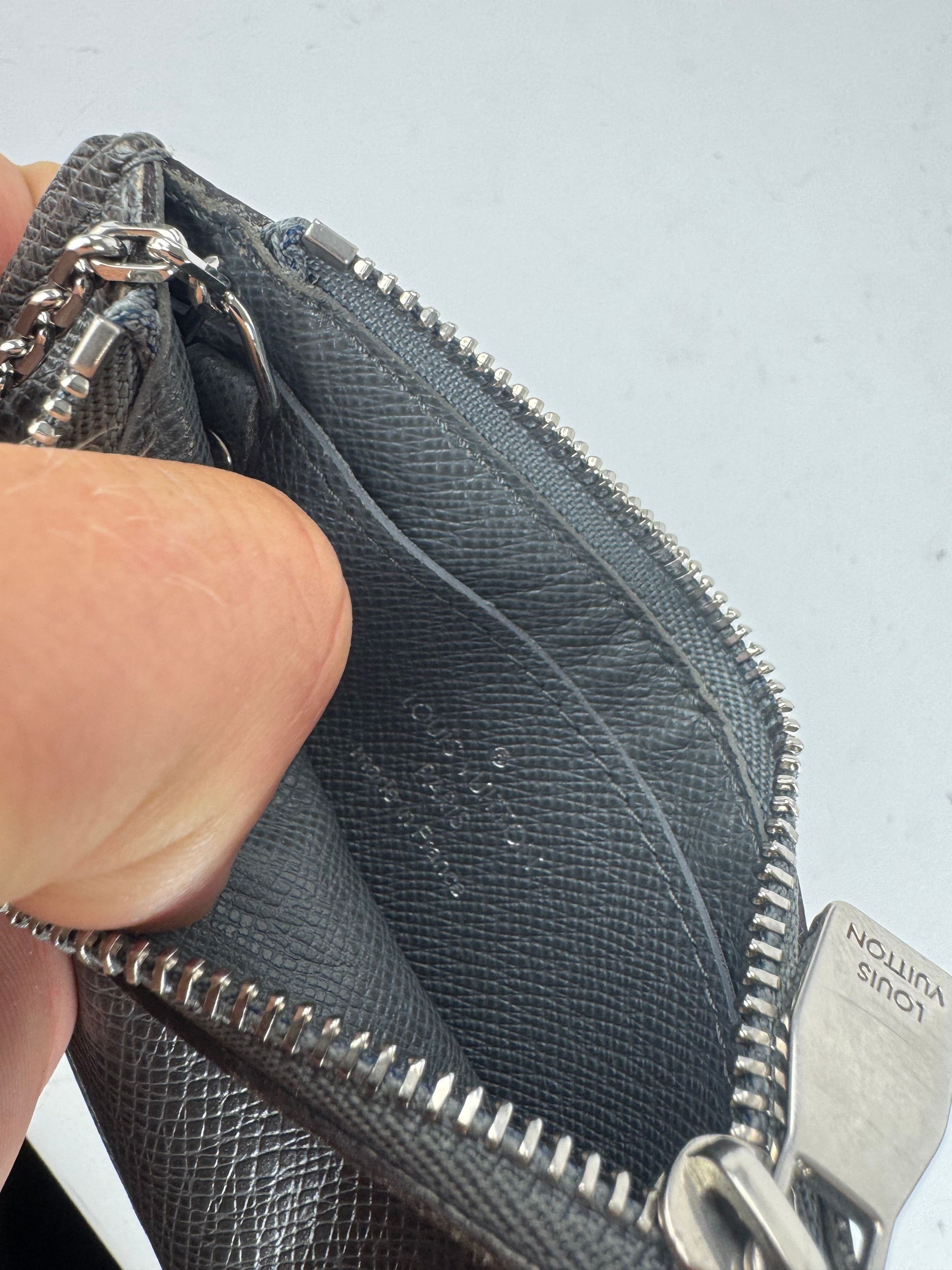 Louis Vuitton Vintage Le Dauphine Leather Card Holder Grey Size ONE SIZE - 10 Thumbnail