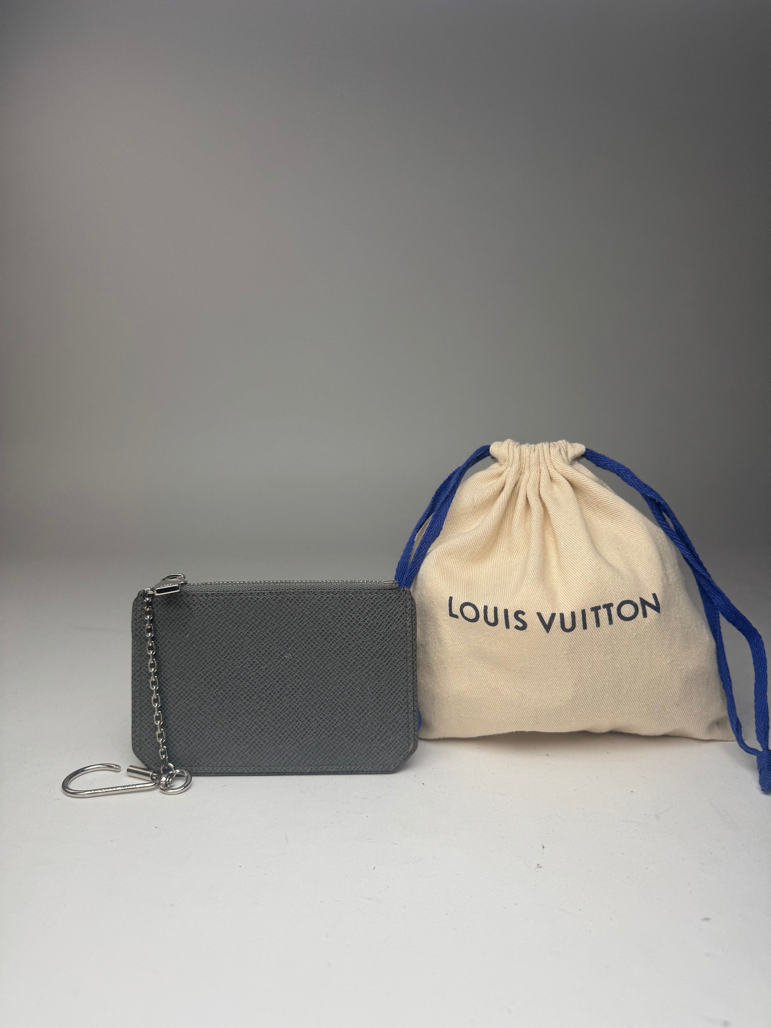 Louis Vuitton Vintage Le Dauphine Leather Card Holder Grey Size ONE SIZE - 2 Thumbnail
