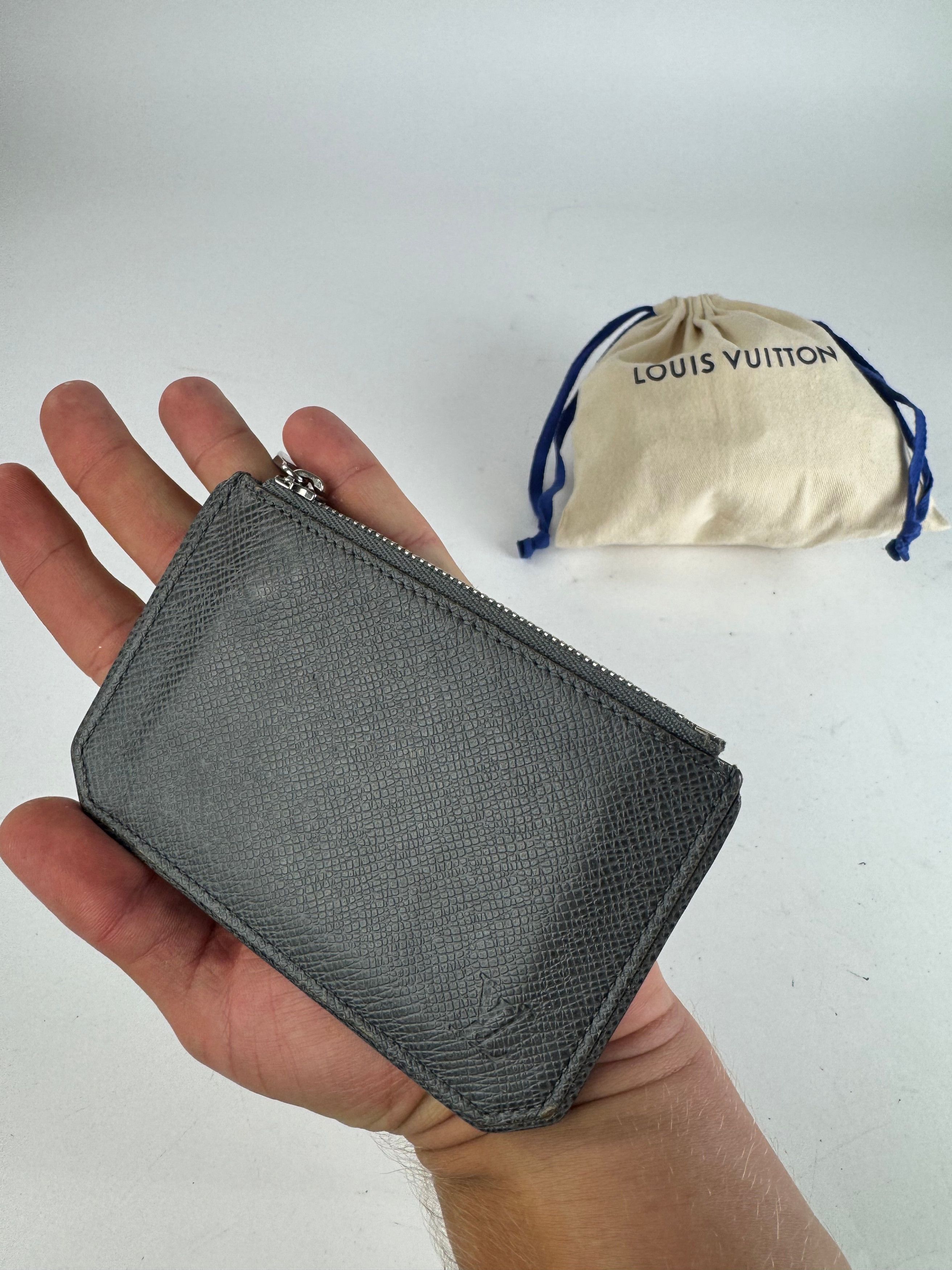 Louis Vuitton Vintage Le Dauphine Leather Card Holder Grey Size ONE SIZE - 7 Thumbnail