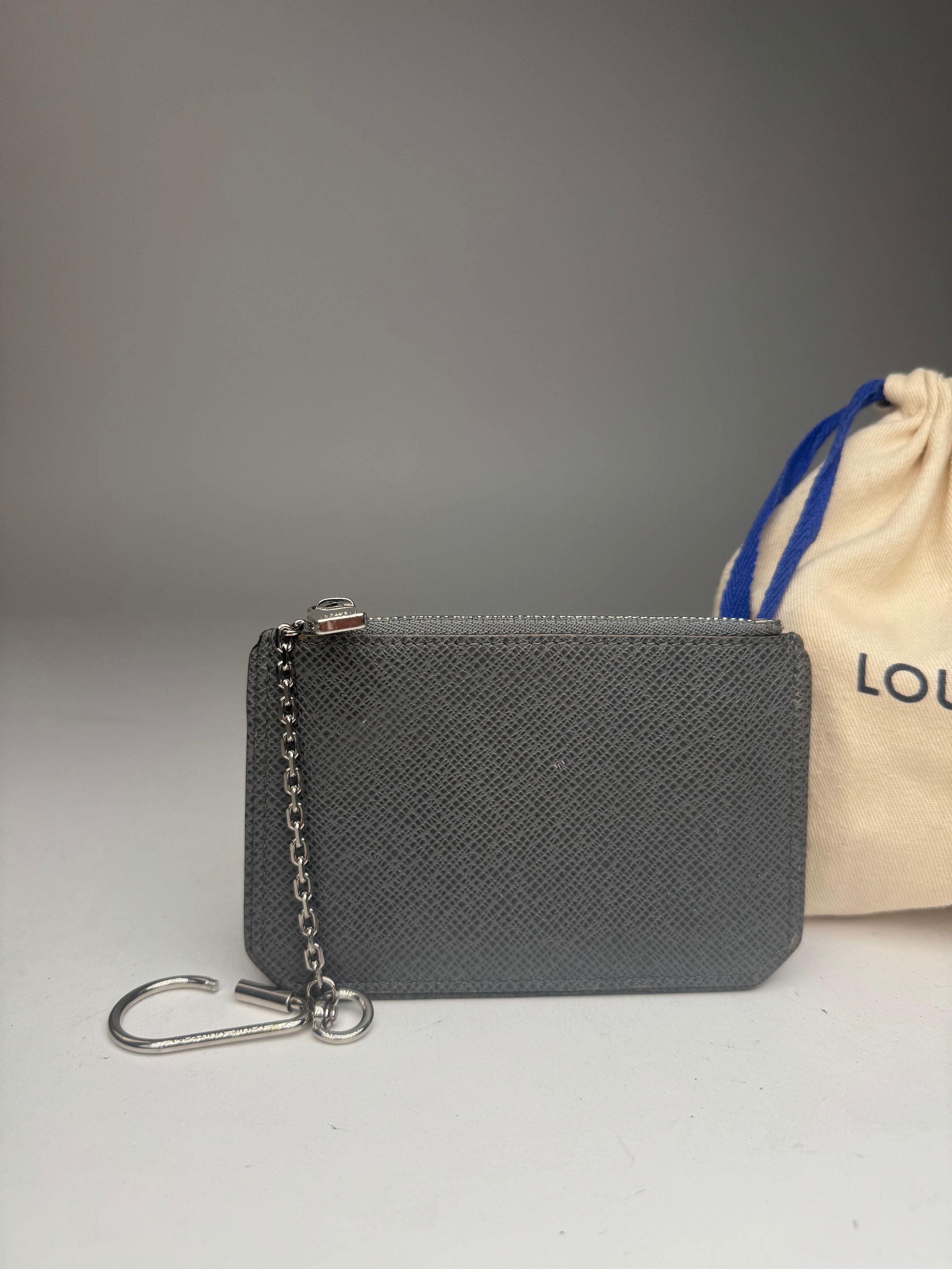 Louis Vuitton Vintage Le Dauphine Leather Card Holder Grey Size ONE SIZE - 13 Thumbnail