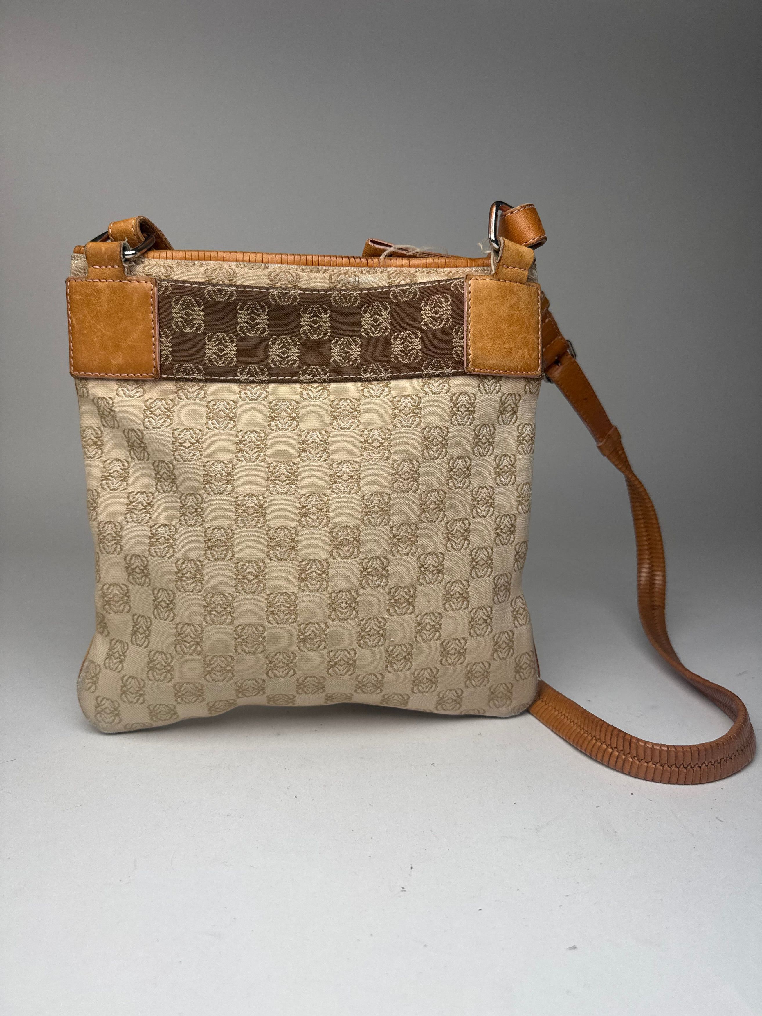 Loewe Vintage Madrid Leather canvas monogram Shoulder bag beige br Size ONE SIZE - 6 Thumbnail