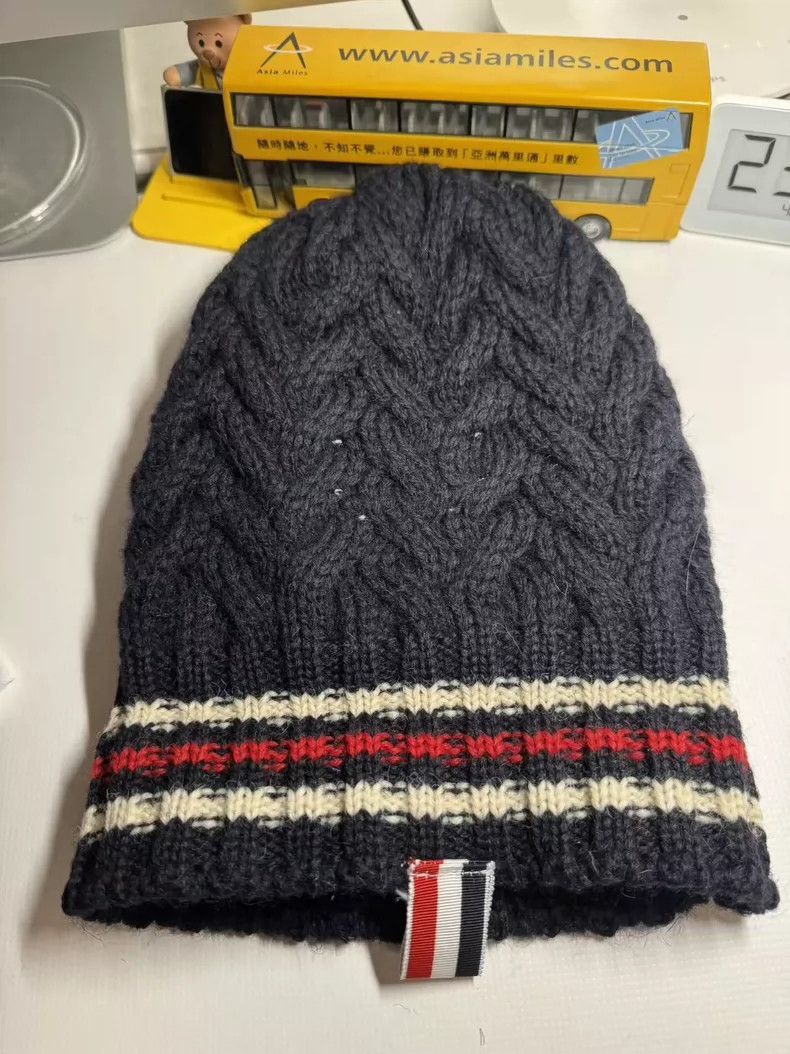 Thom Browne Thom Browne Pure Wool Cable Knit Beanie - dmc Size ONE SIZE - 7 Thumbnail